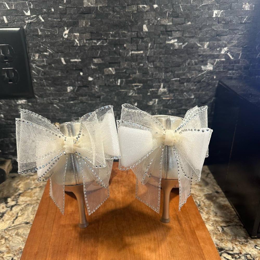 Deltan Abbie Bow Heels Size 8.5 Wedding Prom Champagne Sandals Tulle Rhinestone